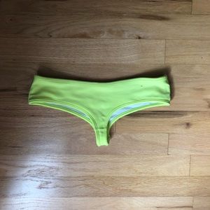 Maui girl cheeky bottom